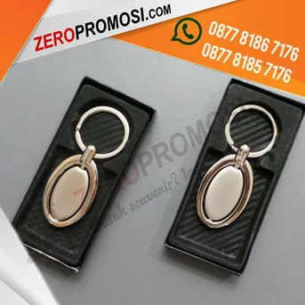 souvenir gantungan kunci besi oval putar custom logo-2