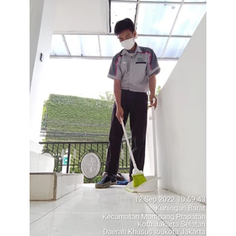 Office Boy/Girl sweeping lantai satu 12/09/2022