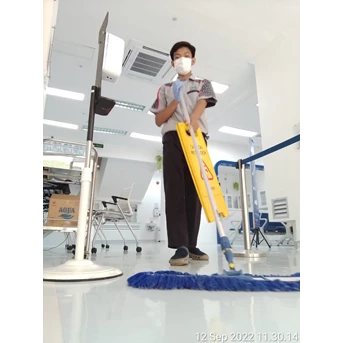 Office Boy/Girl sweeping menggunakan lobby daster 12/09/2022