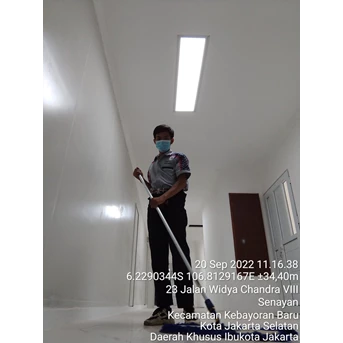 Office Boy/Girl sweeping Loby duster lantai tiga 20/09/2022