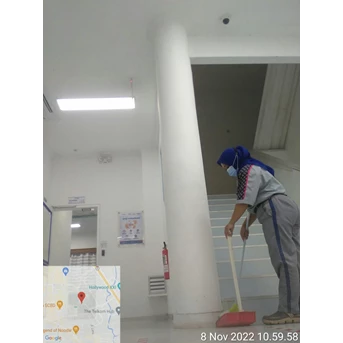 Office Boy/Girl swiping tangga lantai satu 08 november 2022