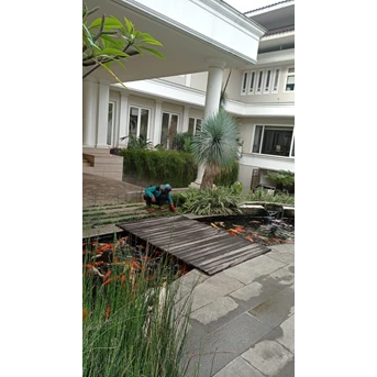 Perawatan taman membersihkan rumput di perumahan Cinere 09 nov 2022