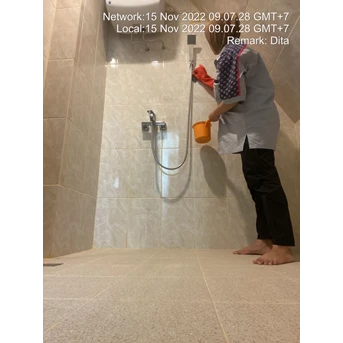 office boy/girl dusting dinding toilet pria di vibe yoga 15/11/2022