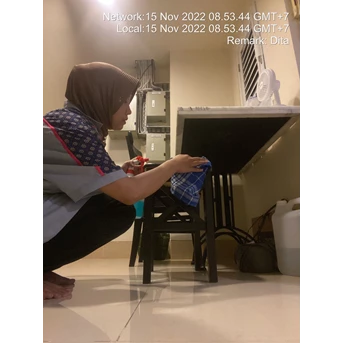 office boy/girl dusting bangku pantry di vibe yoga studio 15/11/2022