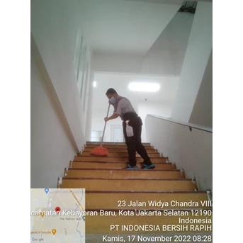 office boy/girl sweping tangga lantai dua dan tiga 15 november 2022