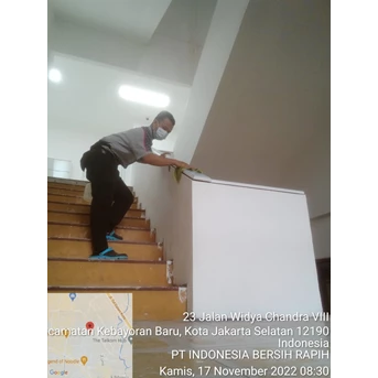 Office Boy/Girl Dusting tangga lantai dua dan tiga 15 november 2022