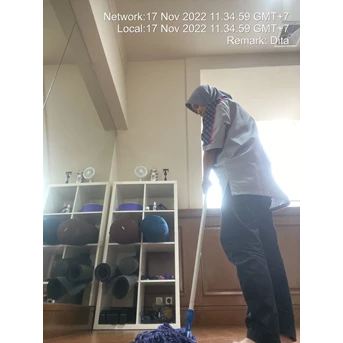 office boy/girl mopping area privat di vibe yoga studio 18/11/2022