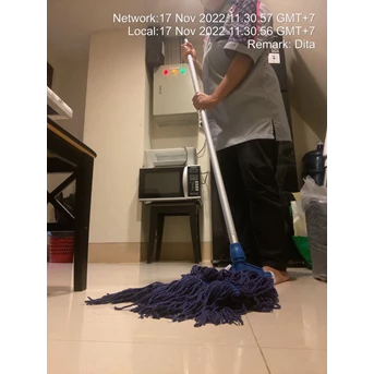 office boy/girl mopping pantry di vibe yoga studio 18/11/2022