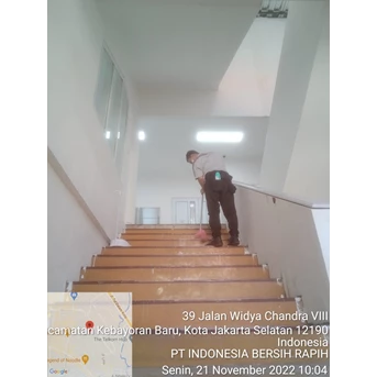 office boy/girl sweping tangga lantai tiga 21/11/2022
