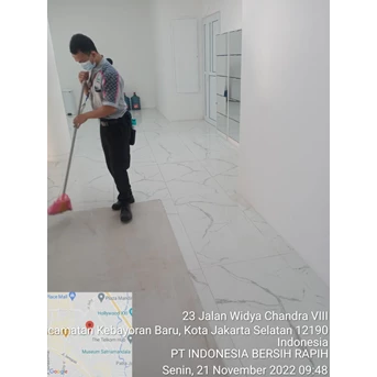 Office Boy/Girl sweping koridor lantai tiga 21/11/2022