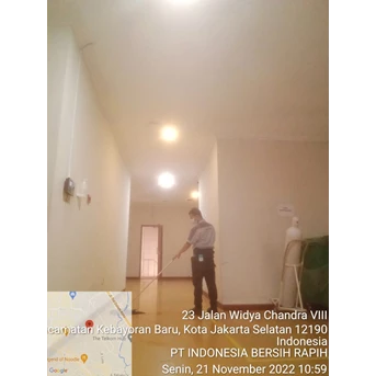 Office Boy/Girl mopping koridor lantai dua 21/11/2022