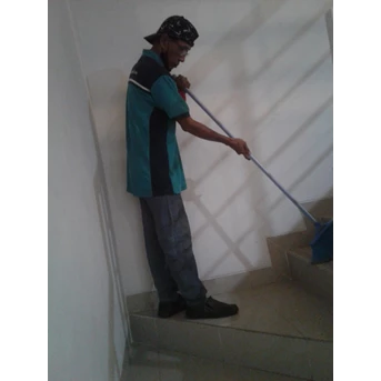 General Cleaning sweeping tangga lantai satu di Roji Ramen Serpong