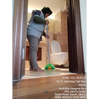 Office Boy/Girl Menyapu toilet laki laki di VIBE YOGA STUDIO 26/11/22