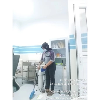 Office Boy/Girl sweping ruang vaksin 29/11/2022