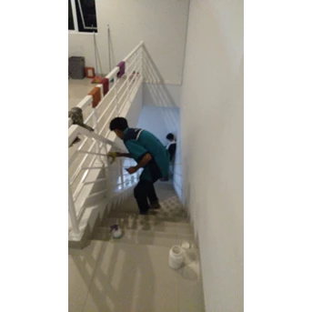 General Cleaning bersihkan tangga turun di Roji Ramen Serpong 8/12/22