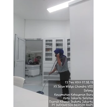 Office Boy/Girl dusting ruang farmasi 13 desember 2022