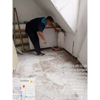 office boy/girl sweping gudang fash lab surabaya 01/02/2023