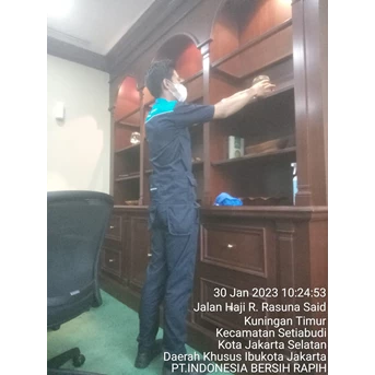 Office Boy/Girl dusting asesoris lemari PT REVEALIUM BARAKAH 3/02/2023