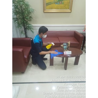 Office Boy/Girl dusting meja tamu PT REVEALIUM BARAKAH 3/02/2023