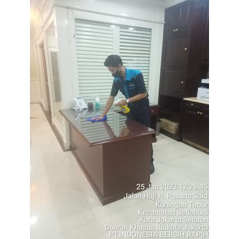 Office Boy/Girl dusting meja PT REVEALIUM BARAKAH 03/02/2023