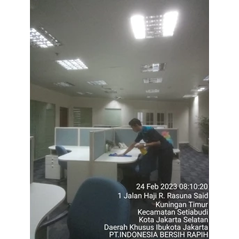 office boy/girl dusting meja ruang kantor pt revealium barakah 24/2/23