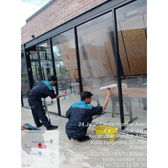 Office Boy/Girl dusting glass depan RESTAURAN KAMA RUANG 27/2/2023