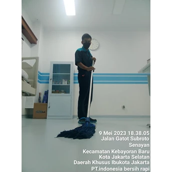 Office Boy/Girl Mopping lantai ruang dokter di Fash Lab Wican 10/05/23