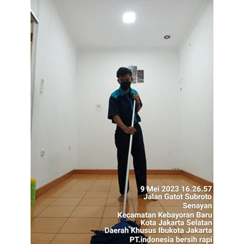 Office Boy/Girl Mopping lantai musholla di Fash Lab Wican 10/05/23