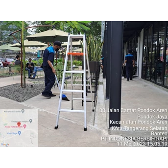 Office Boy/Girl sweeping area depan RESTAURAN KAMA RUANG 11/5/2023