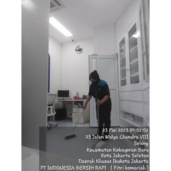 Office Boy/Girl Swepping ruang farmasi di Fash Lab 23/05/2023