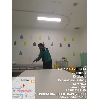 Office Boy/Girl moping ruang spesialis di Klinik surabaya 12/06/2023