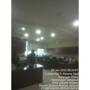 office boy/girl membersihkan ruangan kantor pt revealium 19/6/2023
