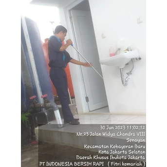Office Boy/Girl Mopping toilet lantai 4 di Fash Lab 21/6/2023