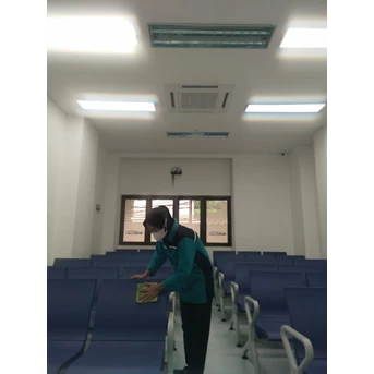 Office Boy/Girl dusting kursi lantai 4 di Fash Lab 01/7/2023
