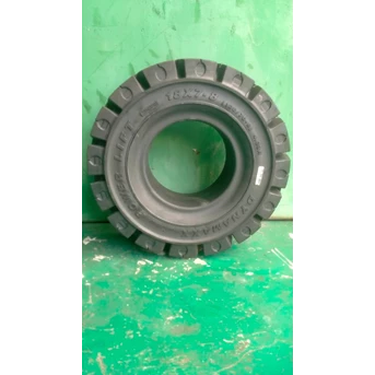 Ban Forklift Solid Dynamaxx 18x7-8