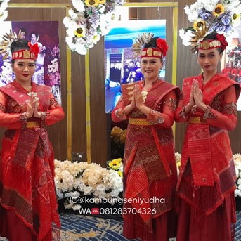 Tari Tor-Tor adalah tarian tradisional khas Batak dari Sumatera Utara