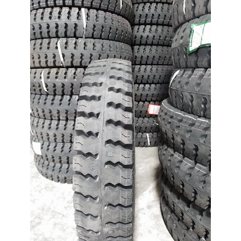 Ban merk MRF Tyres Superlug