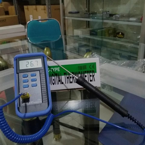 Thermocouple Thermometer with Penetration Probe