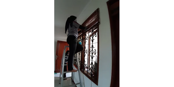general cleaning aktivitas membersihkan pilar jendela