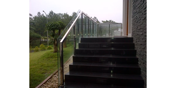 railing tangga stainless steel terbaru