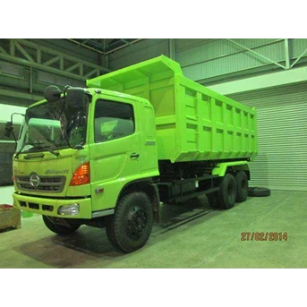 Hino truck warna hijau  oleh PT KYOKUTO INDOMOBIL 