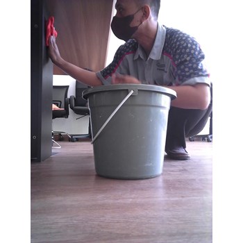Jual Office Boy/Girl dusting bawah2 meja ruangan di Belinsky Studio DKI ...
