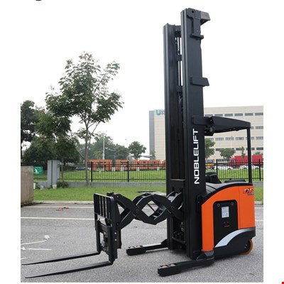 apakah perbedaan Reach Truck dengan forklift daltonlift