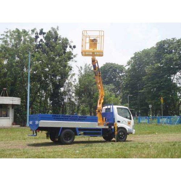 Crane ( Mobil Tangga ) oleh PT. AMAN SINAMBUNG KARYA 