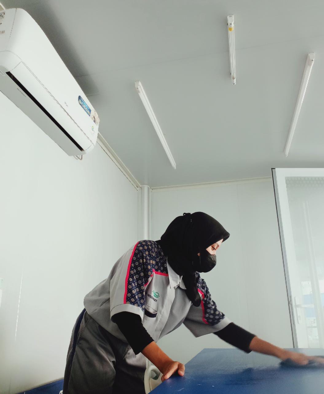 Jual Office Boy/Girl Dusting meja tempat penyimpanan 07/07/2022 oleh PT ...