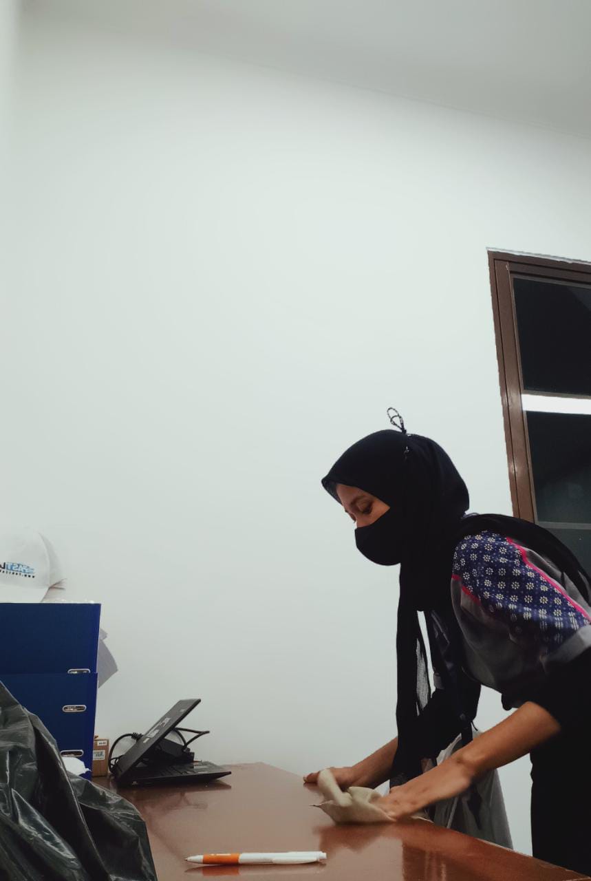 Jual Office Boy/Girl Dusting meja ruang dokter 13 agustus 2022 oleh PT ...